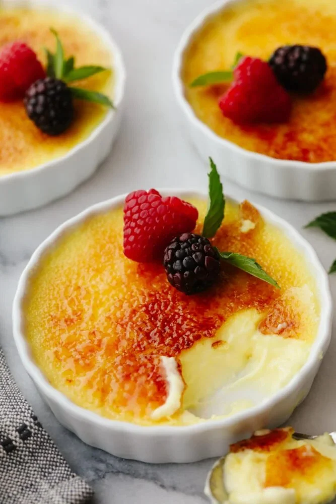 Delicious easy creme brûlée dessert with a caramelized sugar crust